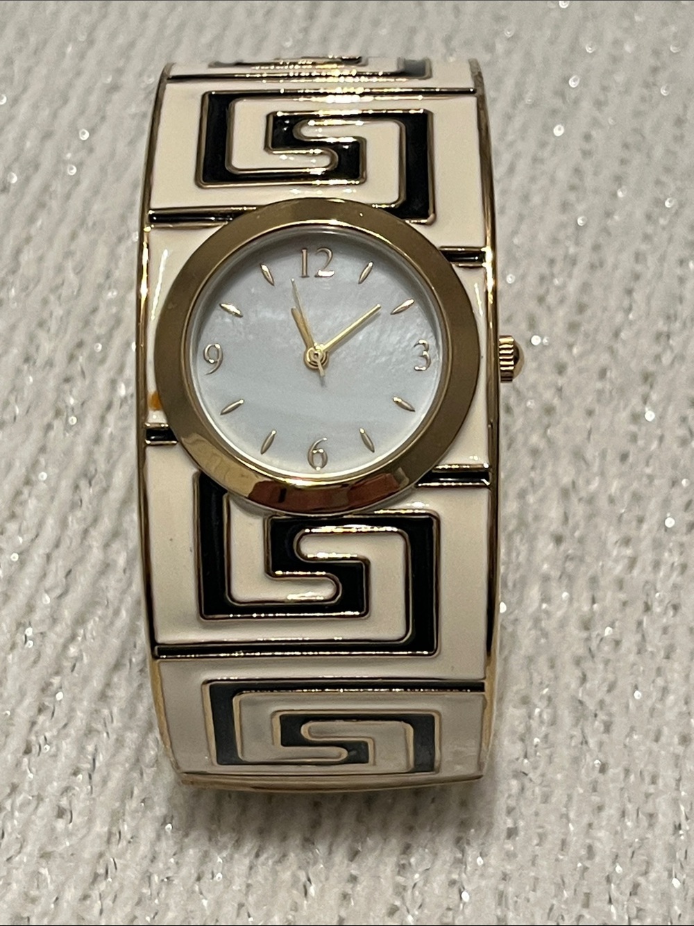 Metropolitan Museum of Art Gold and White Women's Bangle Watch